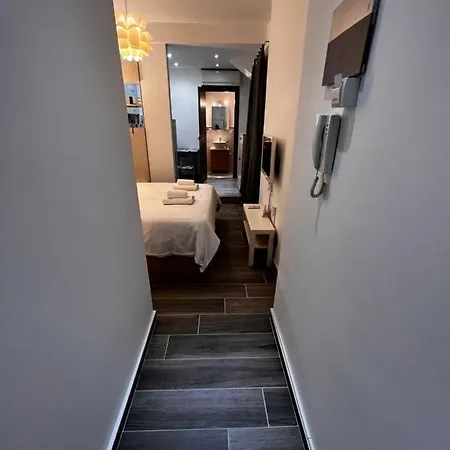 Apartamento Small Budget Diamond In Agias Sofias. Tesalónica