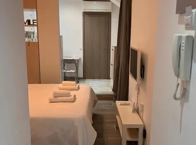 Small Budget Diamond In Agias Sofias. Apartmán *