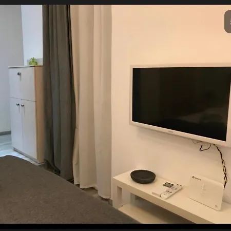 Apartman Small Budget Diamond In Agias Sofias.