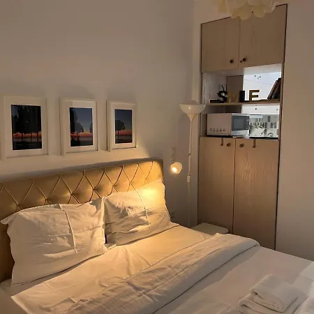Apartman Small Budget Diamond In Agias Sofias.