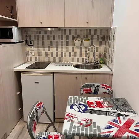 Small Budget Diamond In Agias Sofias. Apartman Szaloniki