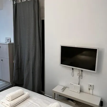 Small Budget Diamond In Agias Sofias. Апартаменты Салоники