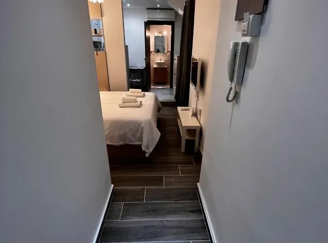 Apartamento Small Budget Diamond In Agias Sofias. Tesalónica